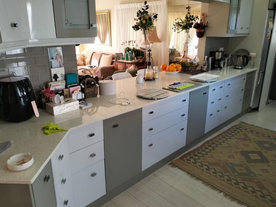 4 Bedroom Property for Sale in Hartenbos Central Western Cape